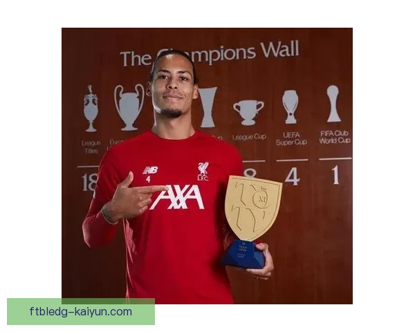 范戴克入选FIFA年度最佳阵容，状态持续提升备受关注